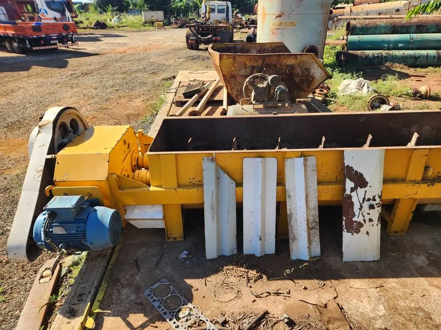Transportador de rosca com acionamento e motor elétrico